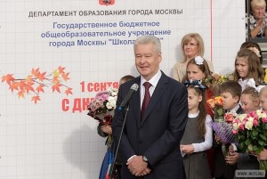 Мэр Москвы Сергей Собянин поздравил школьников и учителей с Днем знаний