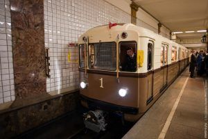 Пассажиров метро прокатит ретропоезд 