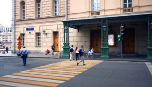 Светоотражающие знаки «Пешеходный переход» появятся на дорогах столицы. Фото: "Вечерняя Москва"