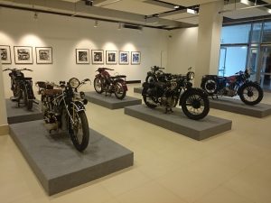 Некоторые из кастом-мотоциклов будут представлены вживую, во всей красе. Фото: пресс-служба Галереи классической фотографии
