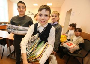 Школы смогут сдать любые виды макулатуры: бумагу, картон, газеты. Фото: "Вечерняя Москва"