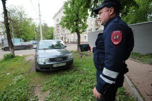 Сотрудники специальных стоянок и техники получат видеорегистраторы. Фото: "Вечерняя Москва"