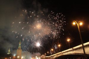 Жители каждого района города смогут увидеть праздничный фейерверк. Фото: Павел Волков, "Вечерняя Москва"