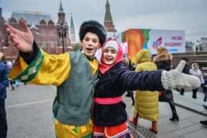 В рамках праздника москвичи и гости города угощались как блюдами северной кухни, так и южной. Фото: "Вечерняя Москва"