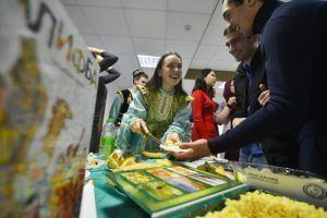 Гости праздника смогут познакомиться с национальными блюдами разных стран. Фото: "Вечерняя Москва"