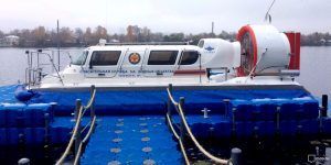 Этой зимой патрулировать московские водоемы будет 21 спасательный катер на воздушной подушке, 16 из них не являются вездеходами. Фото: mos.ru