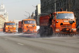 Сотрудники «Жилищника» промыли дороги района. Фото: mos.ru
