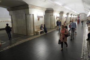 Северный вестибюль закрыли на станции метро «Спортивная». Фото: Антон Гердо, «Вечерняя Москва»