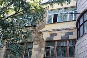 Предприниматели незаконно установили систему вентиляции на фасаде дома. Фото: архив, «Вечерняя Москва»