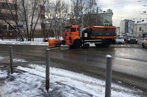 Сотрудники «Жилищника» отремонтировали несколько участков дорог. Фото: Анна Быкова