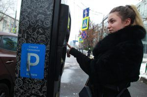 Правила оплаты парковки в Москве стали удобнее для автомобилистов. Фото: Наталия Нечаева, «Вечерняя Москва»