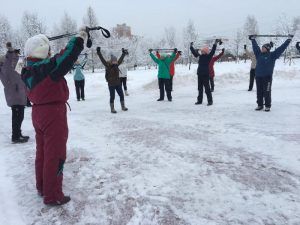 Жители района приняли участие в мастер-классе по хоккею. Фото: Анна Быкова
