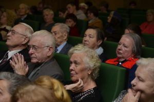 Жителей столицы старшего поколения пригласили на литературную встречу в центр соцобслуживания. Фото: Анна Быкова