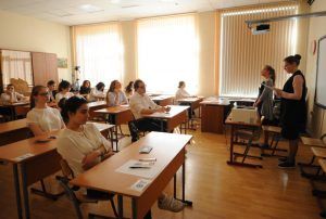 Более 20 учеников школы №57 сдали ЕГЭ по русскому языку на максимальный балл. Фото: Александр Кожохин, «Вечерняя Москва»