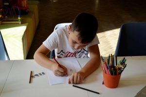 Родителей с детьми пригласили на творческий мастер-класс в филиале «Хамовники». Фото: Анна Быкова, «Вечерняя Москва»