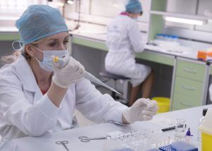 Свыше 50 тыс медработников в Москве прошли тест на иммунитет к COVID-19. Фото: сайт мэра Москвы