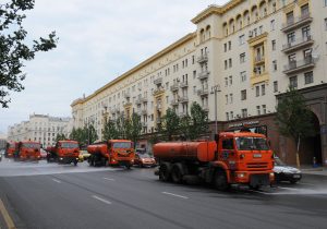 Уборку улиц провели в районе. Фото: Александр Кожохин, «Вечерняя Москва»