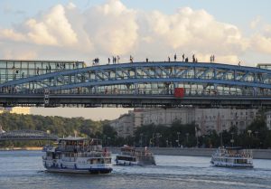 Пешеходный «Андреевский» мост отреставрируют. Фото: Александр Кожохин, «Вечерняя Москва»