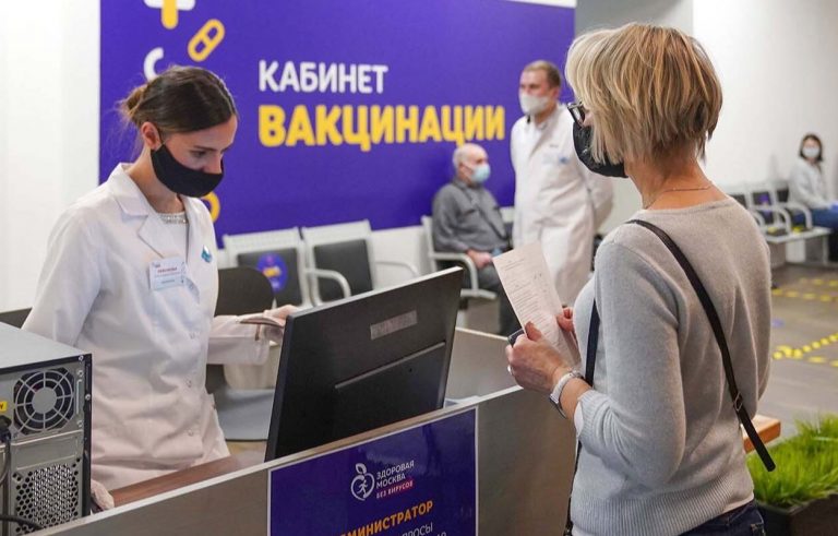 Около миллиона жителей Москвы привились от коронавируса