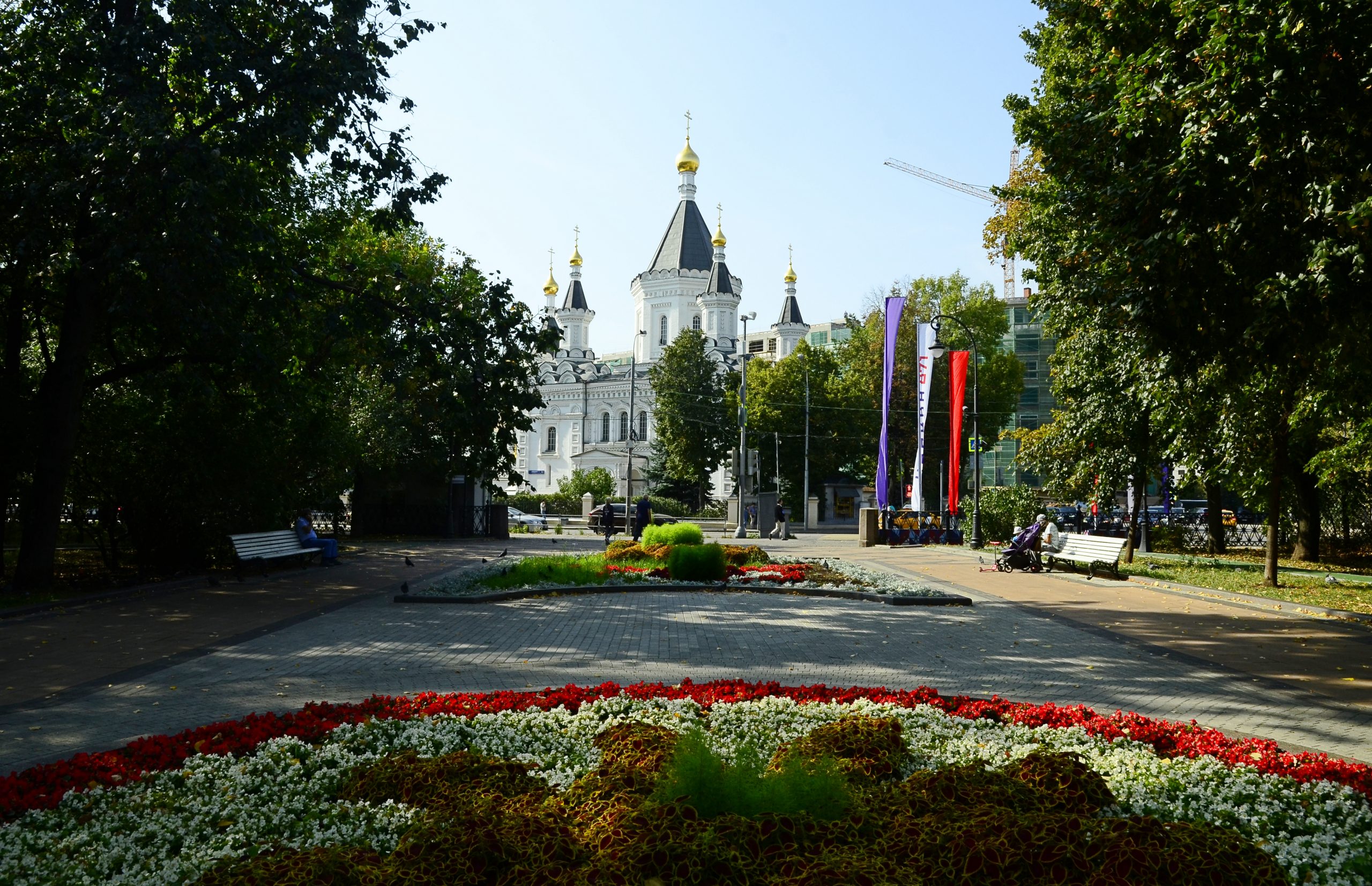 Девичье поле. Жители района Хамовники. Москва девичье поле 5. Москва июнь фото.