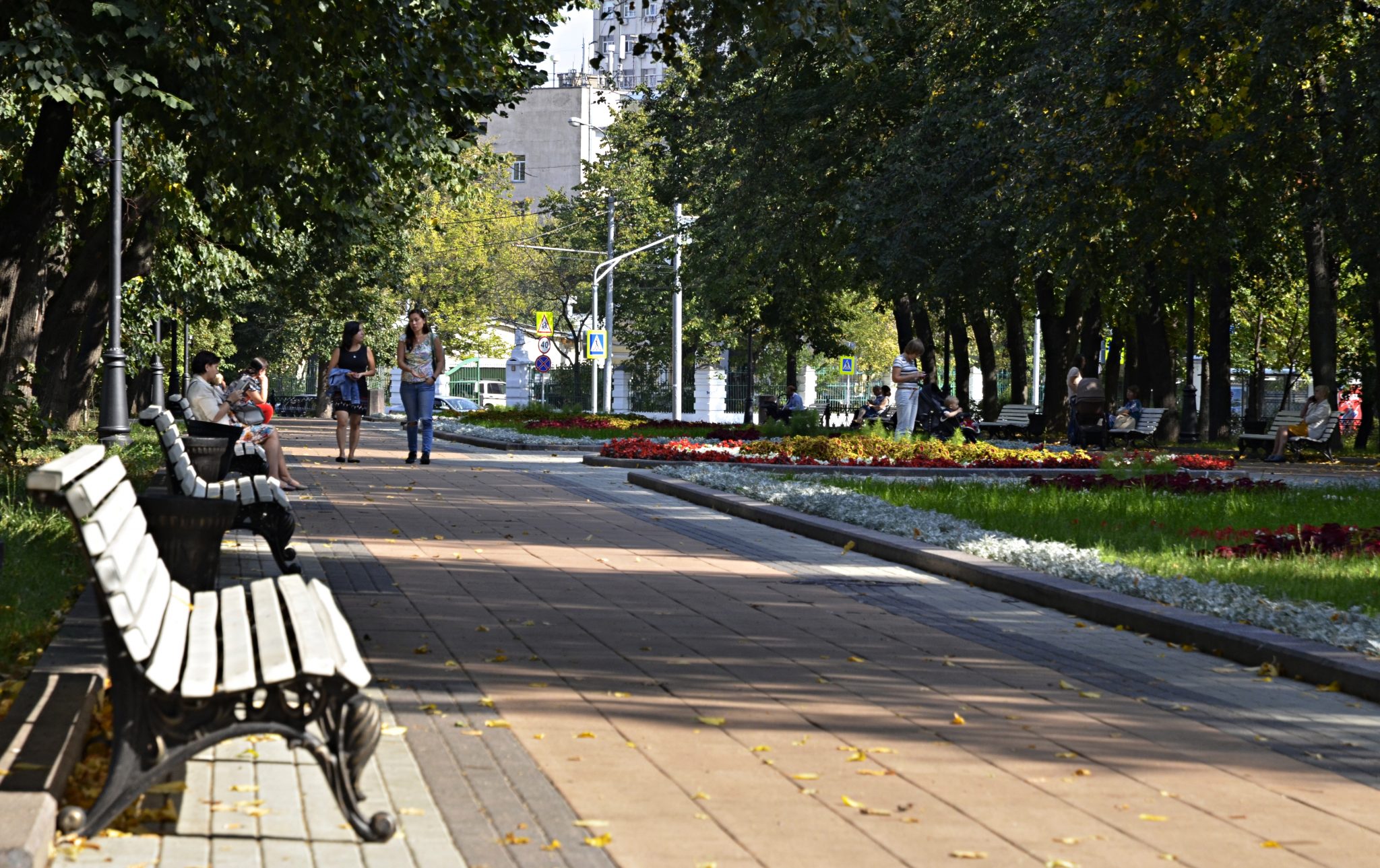 На московских изогнутых улицах. Памятники архитектуры Москвы. Клинический городок памятники.