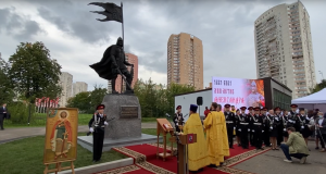 Лавров, Турчак и Попов открыли памятник Александру Невскому. Фото: скрин с видеохостинга