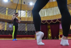 Тренировку по акробатике устроит досуговый центр района. Фото: Александр Кожохин, «Вечерняя Москва»