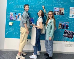 Ученики лицея №1535 посетили студию Московского образовательного канала. Фото: страница лицея в социальных сетях