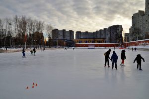 Дети из московских семей участников СВО смогут посетить катки в парках города бесплатно. Фото: Анна Быкова, «Вечерняя Москва»