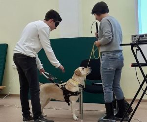 Представители клуба «Мудрый пес» посетили лицей №1535. Фото со страницы образовательного учреждения в социальных сетях
