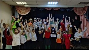 Музыкальный спектакль состоялся в районном корпусе школы №1231. Фото: страница учреждения в социальных сетях