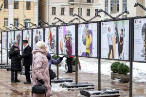 Фотовыставка «Вселенная “Московского долголетия”» открылась на Гоголевском бульваре. Фото: сайт мэра Москвы