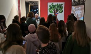 Студенты МПГУ посетили выставку в музее современной истории России. Фото: сайт высшего учебного заведения 