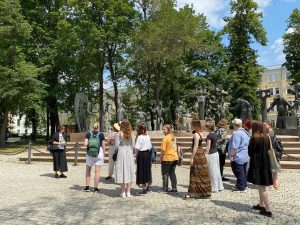 Студенты МПГУ посетили памятник на Болотной площади. Фото: сайт учреждения