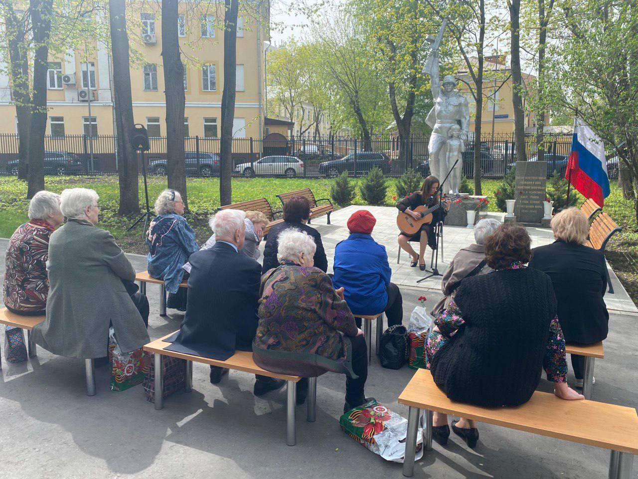 Митинг-концерт состоялся у памятника Воинам Электросветовцам - Хамовники