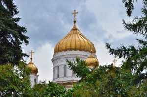 Благодатный огонь из Иерусалима передадут в храм Христа Спасителя. Фото: Анна Быкова, «Вечерняя Москва»