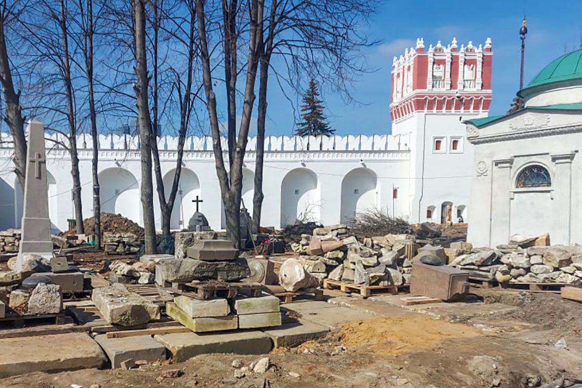 Следы старинного некрополя нашли в Новодевичьем монастыре - Хамовники