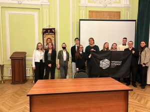 Историческую лекцию провели активисты Молпалаты района. Фото: официальная страница Молодежной палаты района Хамовники в социальных сетях.