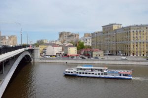 Пешеходный мост «Багратион» закроют на реконструкцию. Фото: Анна Быкова, «Вечерняя Москва»