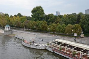 Во время круиза по Москве-реке через район молодожены смогут зарегистрировать брак. Фото: Анна Быкова, «Вечерняя Москва»