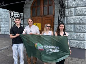 Просветительскую акцию провели юные парламентарии района. Фото: страница Молодежной палаты района Хамовники в социальных сетях