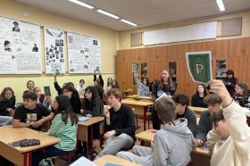 Юные парламентарии района провели мероприятие для школьников. Фото: официальная страница Молпалаты в социальных сетях