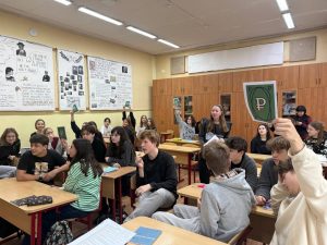 Юные парламентарии района провели мероприятие для школьников. Фото: официальная страница Молпалаты в социальных сетях