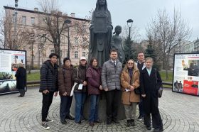 Молодые парламентарии провели мемориально-патронатную акцию в районе Хамовники. Фото: страница Молодежной палаты района Хамовники в социальных сетях.