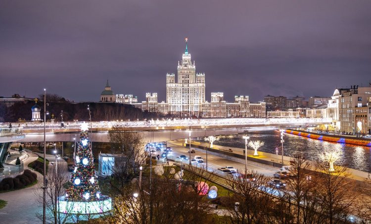 Сервис Russpass разработал маршрут для прогулки вдоль Патриаршего моста. Фото: пресс-служба Комитета по туризму города Москвы