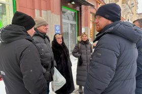 Плановые обходы территории после праздников начались в районе Хамовники. Фото: официальная страница управы в социальных сетях