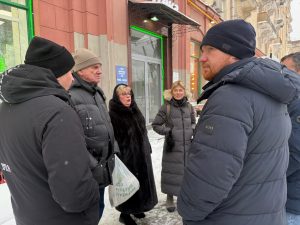Плановые обходы территории после праздников начались в районе Хамовники. Фото: официальная страница управы в социальных сетях