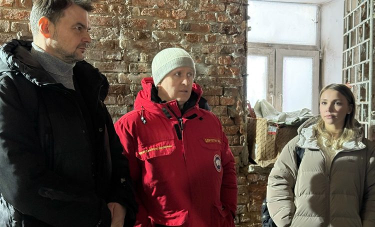 Ремонт помещения Совета ветеранов проверил глава управы. Фото: страница управы района Хамовники в социальных сетях