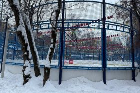 Сотрудники управ района рассказали о катках в «Хамовниках». Фото: страница управы района Хамовники в социальных сетях