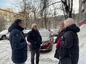Глава управы района провел встречу с жителями на 3-й Фрунзенской улице. Фото: официальная страница управы в социальных сетях 